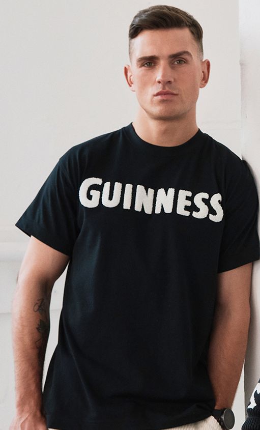 Guinness T-Shirt mit reliefartigem Schriftzug aus Chenille L