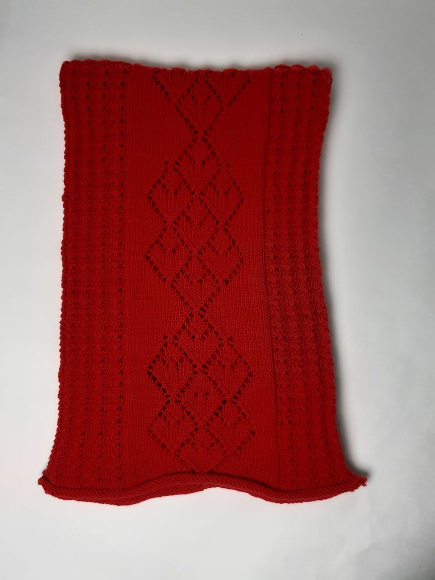 Handgestrickter Strickschal in rot mit Überlänge aus Merinowolle