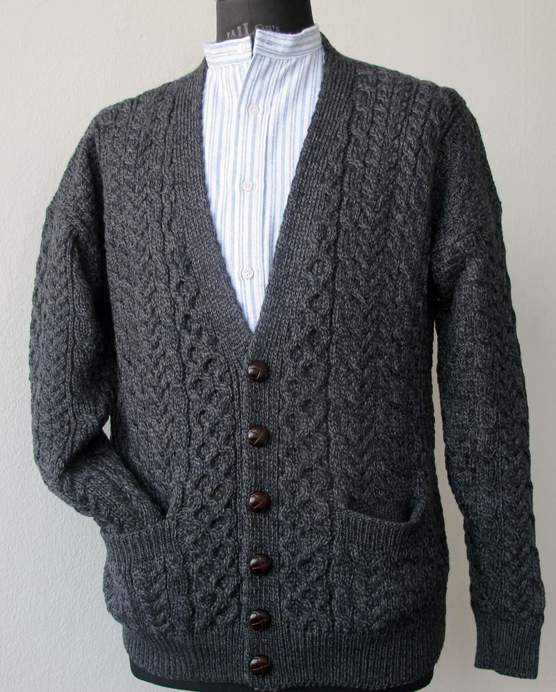 Irische Strickjacke aus Merinowolle. Anthrazit XXL